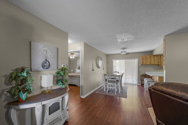 784 E Fairbairn Dr in Deltona, FL - Building Photo - Building Photo