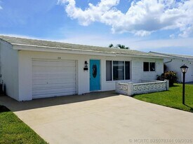 114 SW 10th St in Boynton Beach, FL - Building Photo