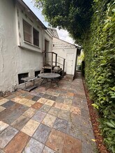 1775 Kelton Ave, Unit Like a Small House in Los Angeles, CA - Foto de edificio - Building Photo