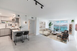 2841 Sunny Isles Blvd, Unit 1105 in North Miami Beach, FL - Building Photo