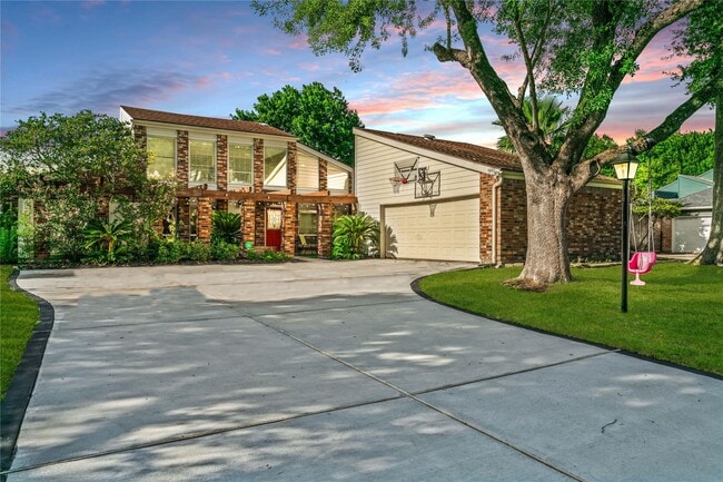 property at 13818 Menasco Ct