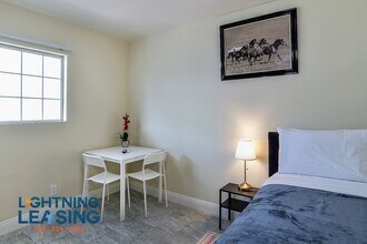 4903 W Adams Blvd in Los Angeles, CA - Building Photo - Building Photo