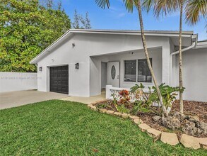 4500 SW 42nd Terrace in Fort Lauderdale, FL - Building Photo - Building Photo