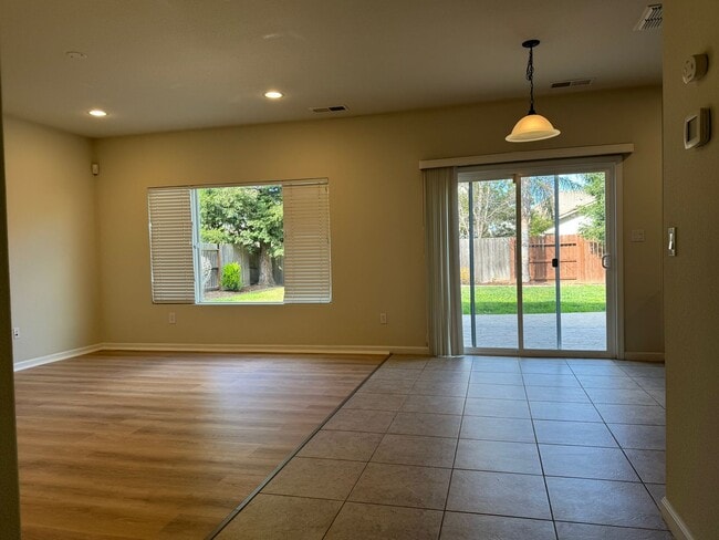 2145 Trimstone Way in Roseville, CA - Building Photo - Building Photo