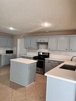 10910 Thorncliff Dr in Humble, TX - Building Photo