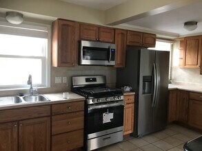 1878 Warwick St in Sylvan Lake, MI - Building Photo - Building Photo