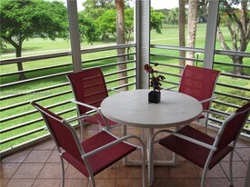 3520 Oaks Way in Pompano Beach, FL - Building Photo