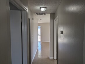 1302 N Nancy Ter in Plant City, FL - Foto de edificio - Building Photo