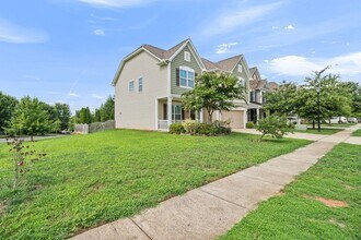 9905 Perth Moor Rd in Charlotte, NC - Foto de edificio - Building Photo