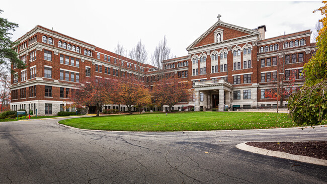 Academy Manor in Grand Rapids, MI - Building Photo - Building Photo