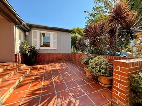 1552 Meadow Ln in Burlingame, CA - Building Photo - Building Photo