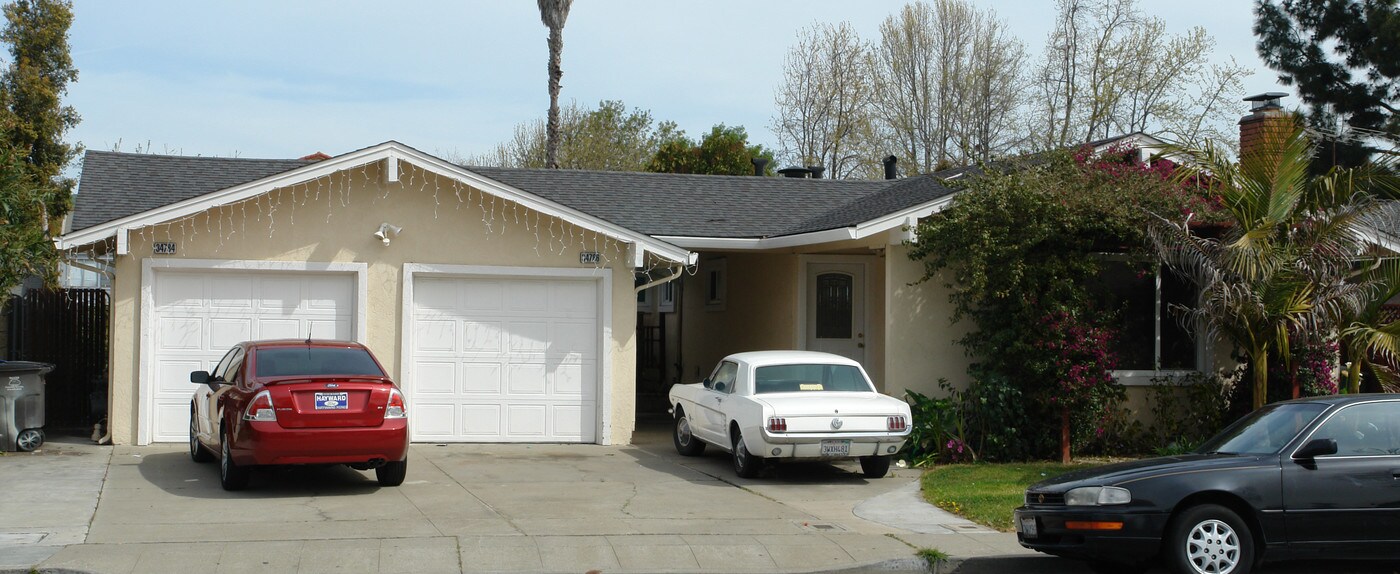 34784 Perry Rd in Union City, CA - Foto de edificio