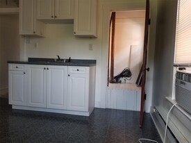 211 W 5th St in Frederick, MD - Building Photo