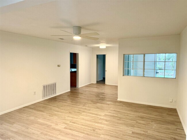 3914 Ella Blvd in Houston, TX - Building Photo - Building Photo