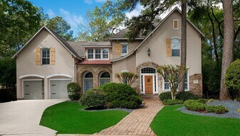11 N Lansdowne Cir in Spring, TX - Building Photo