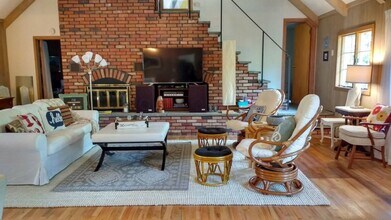 32 Surf Dr in Amagansett, NY - Building Photo - Building Photo