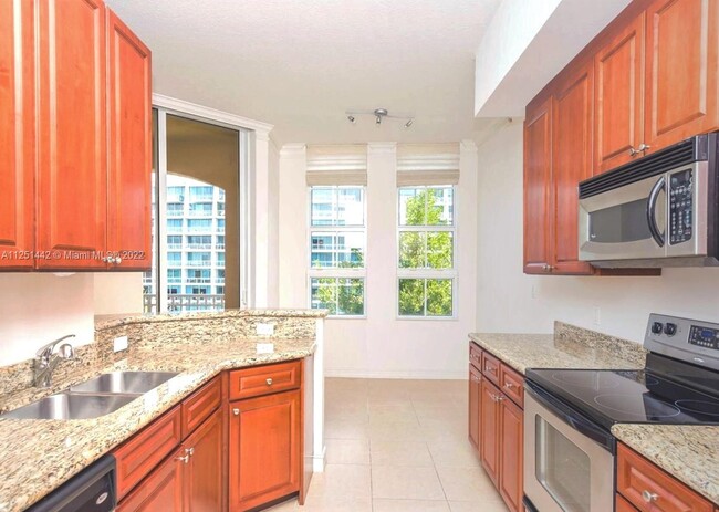 3001 NE 185th St, Unit 407 in Aventura, FL - Building Photo - Building Photo