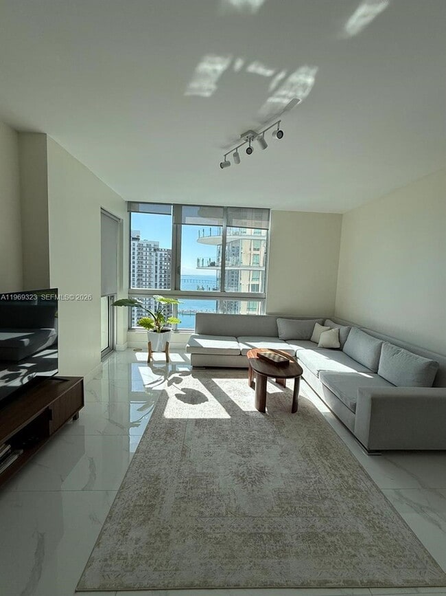 300 Biscayne Blvd in Miami, FL - Foto de edificio - Building Photo