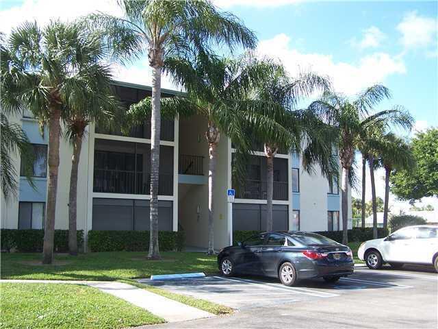 1112 Green Pine Blvd in West Palm Beach, FL - Building Photo