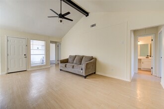 7838 Royalwood Dr in Houston, TX - Building Photo - Building Photo