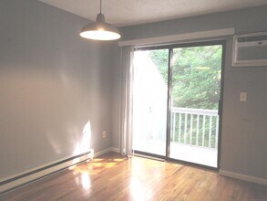 19 Somers St in Danbury, CT - Building Photo - Building Photo