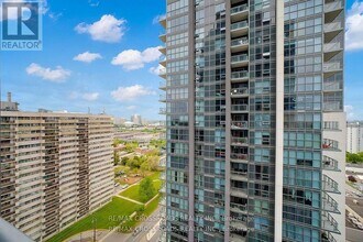 20 Meadowglen Pl in Toronto, ON - Building Photo - Building Photo