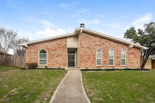 625 Nora Ln in Desoto, TX - Building Photo