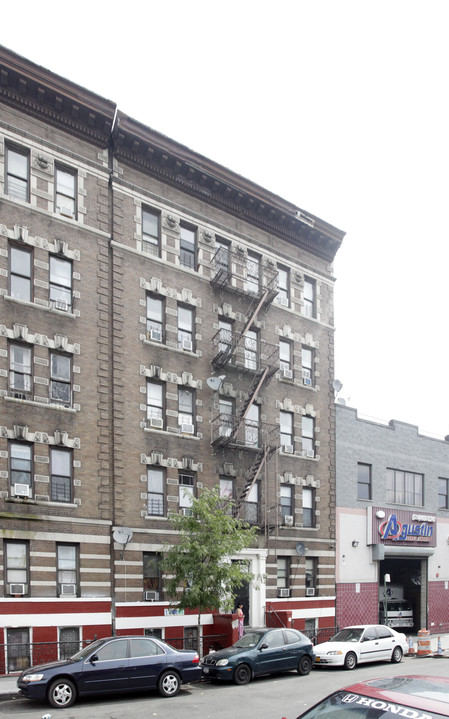 703 E 137th St in Bronx, NY - Building Photo