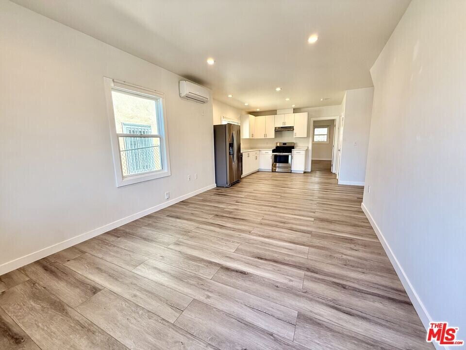 144 Douglas St in Los Angeles, CA - Building Photo