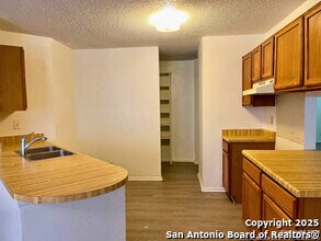 7315 Ridge Beach Dr in Converse, TX - Building Photo - Building Photo