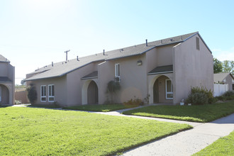 Concord Apartments in Oxnard, CA - Building Photo - Building Photo