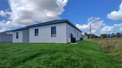 3703 33rd St SW in Lehigh Acres, FL - Building Photo - Building Photo