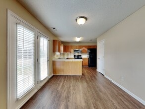 10741 Glenluce Ave in Charlotte, NC - Foto de edificio - Building Photo