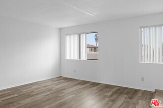 324 Stepney St in Inglewood, CA - Foto de edificio - Building Photo