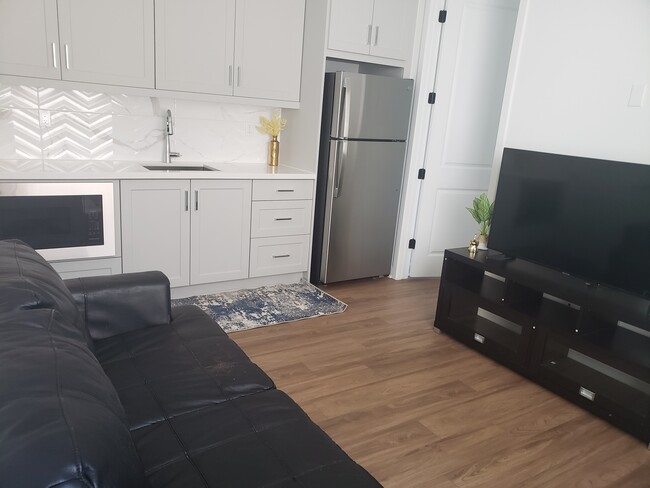 586 Gateway Ln, Unit 1