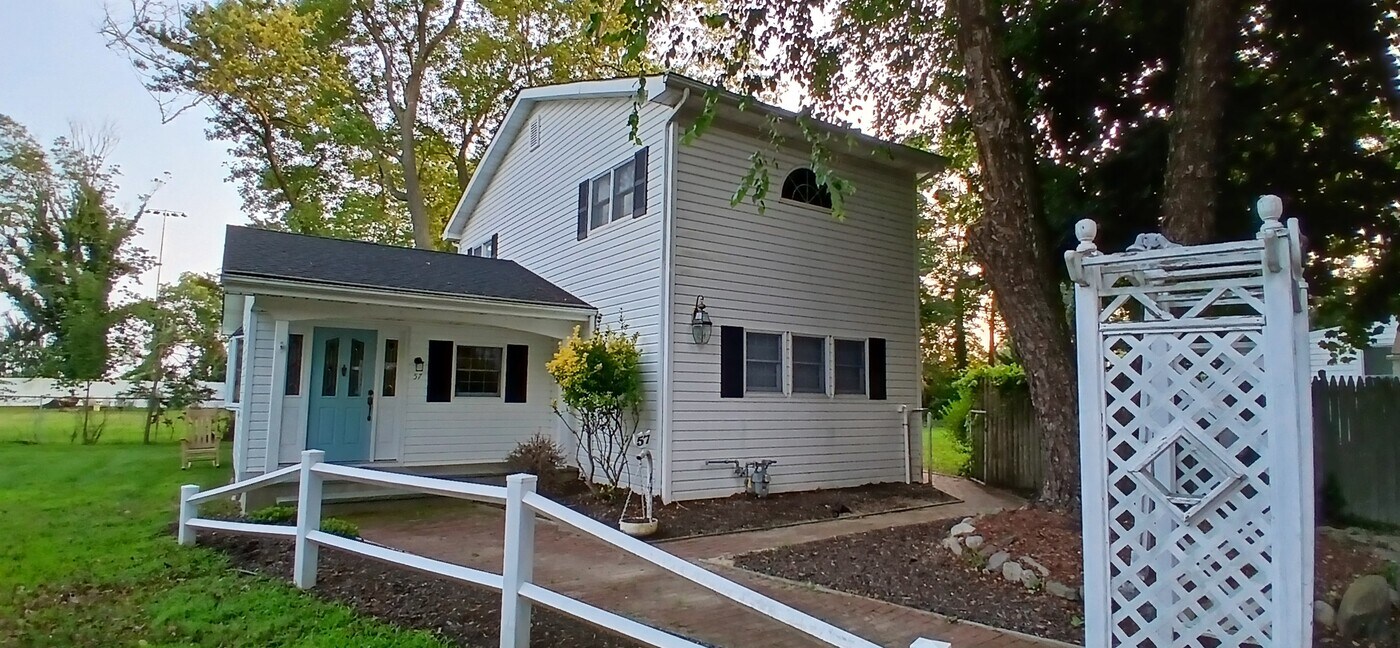 57 Brook St in Patchogue, NY - Building Photo
