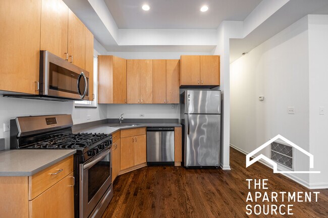 2112 N Campbell Ave, Unit 1 in Chicago, IL - Building Photo - Building Photo