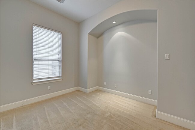 property at 2906 Leeland St