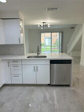1537 Barcelona Way in Weston, FL - Building Photo - Building Photo