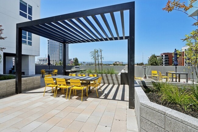 Mainline North | Affordable Apartments in Santa Clara, CA - Building Photo - Building Photo