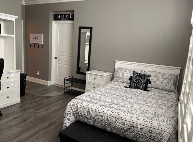 property at 10965 Merritt Dr