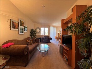 7139 S Durango Dr in Las Vegas, NV - Building Photo - Building Photo