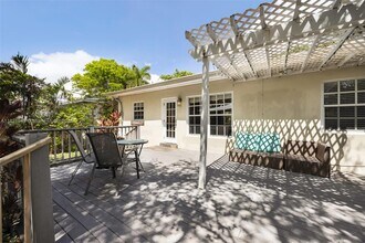 5490 SW 57th Ave in Miami, FL - Building Photo - Building Photo