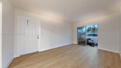 567 SW 3rd St in Miami, FL - Foto de edificio - Building Photo