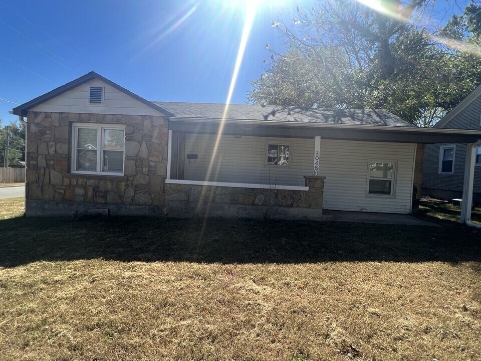 3046 E 9th St in Joplin, MO - Building Photo
