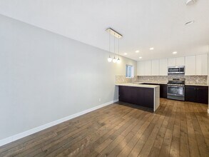 61-30 30 Ave SW in Calgary, AB - Building Photo - Building Photo