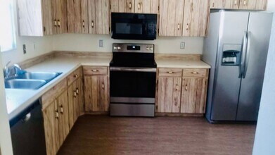 3554 Irish Ln in Port Orange, FL - Building Photo - Building Photo