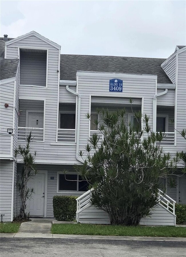 3409 NW 44th St in Lauderdale Lakes, FL - Building Photo - Building Photo