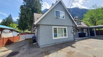 19756 Marie St in Hope, BC - Building Photo - Building Photo