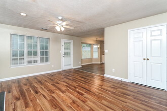 841 Revena Dr in Austell, GA - Building Photo - Building Photo